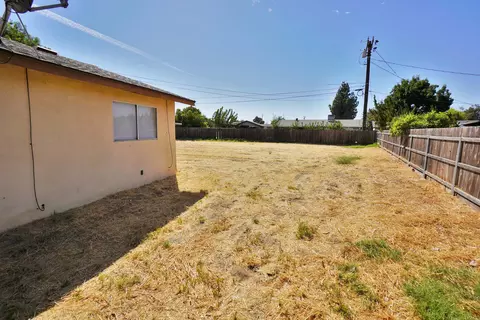 Exterior - 905 E Florinda St, Hanford, CA 93230 photo 14 of 15