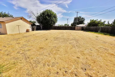 Exterior - 905 E Florinda St, Hanford, CA 93230 photo 11 of 15
