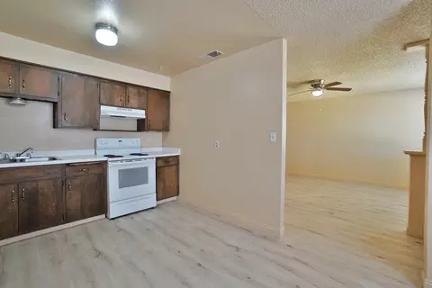 Kitchen - 905 E Florinda St, Hanford, CA 93230 photo 2 of 2