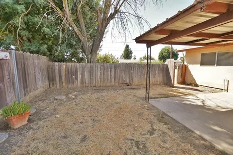 Exterior - 905 E Florinda St, Hanford, CA 93230 photo 5 of 15