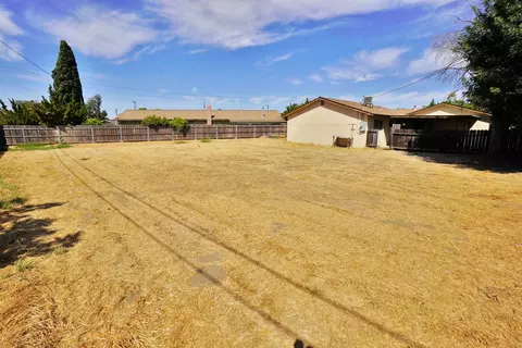 Exterior - 905 E Florinda St, Hanford, CA 93230 photo 9 of 15