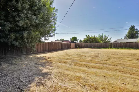 Exterior - 905 E Florinda St, Hanford, CA 93230 photo 6 of 15