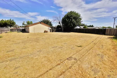 Exterior - 905 E Florinda St, Hanford, CA 93230 photo 10 of 15