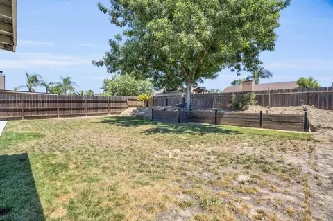 Exterior - 2086 Mitchell Ave, Selma, CA 93662 photo 3 of 4