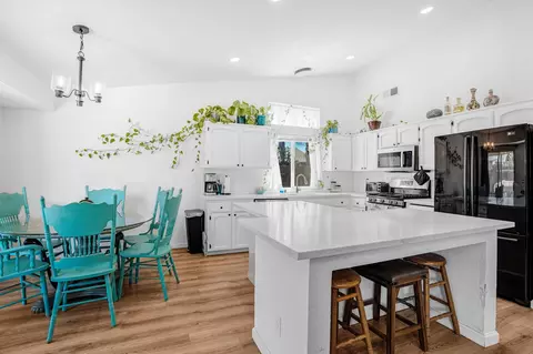 Kitchen - 2086 Mitchell Ave, Selma, CA 93662 photo 1 of 5