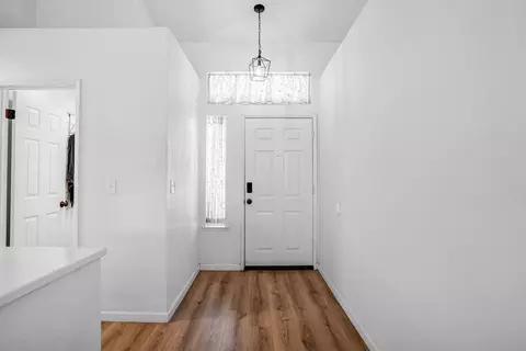 Entry Way - 2086 Mitchell Ave, Selma, CA 93662 photo 1 of 1