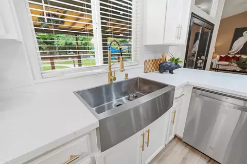 Kitchen - 2234 N Carson Ct, Visalia, CA 93291 photo 6 of 7