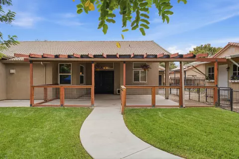 Exterior - 2234 N Carson Ct, Visalia, CA 93291 photo 14 of 17