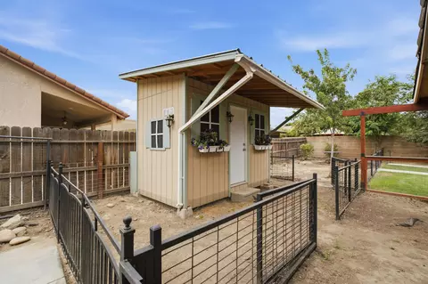 Exterior - 2234 N Carson Ct, Visalia, CA 93291 photo 10 of 17