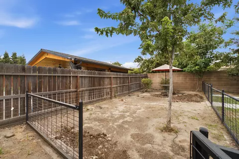 Exterior - 2234 N Carson Ct, Visalia, CA 93291 photo 12 of 17