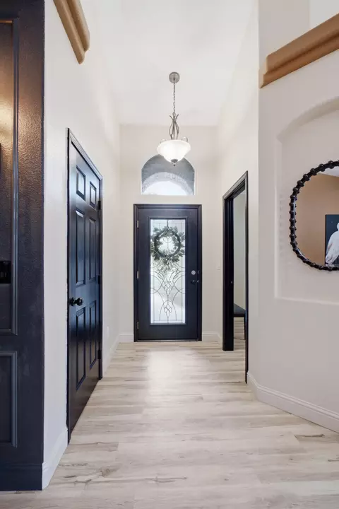 Entry Way - 2234 N Carson Ct, Visalia, CA 93291 photo 2 of 6