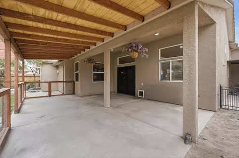 Exterior - 2234 N Carson Ct, Visalia, CA 93291 photo 6 of 17