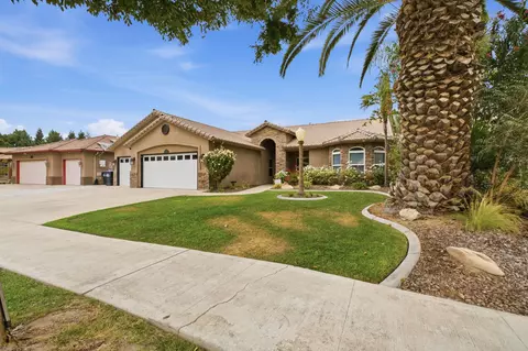 Exterior - 2234 N Carson Ct, Visalia, CA 93291 photo 4 of 17