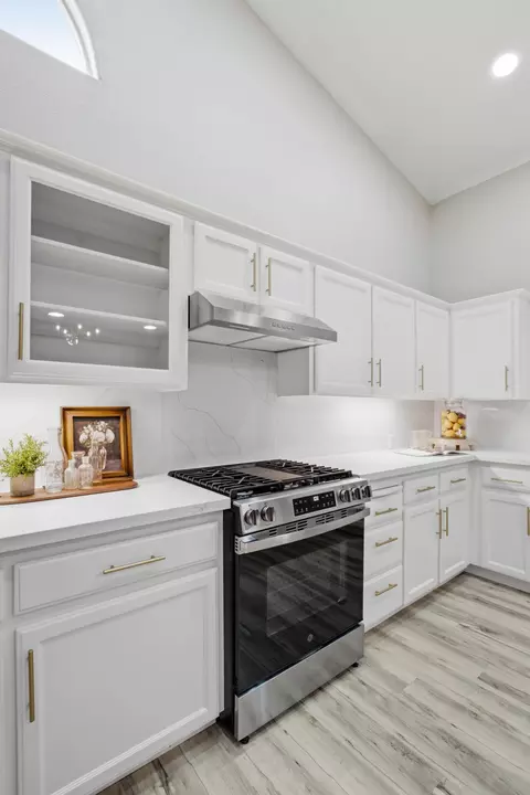 Kitchen - 2234 N Carson Ct, Visalia, CA 93291 photo 4 of 7