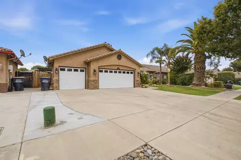 Exterior - 2234 N Carson Ct, Visalia, CA 93291 photo 5 of 17