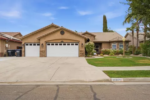 Exterior - 2234 N Carson Ct, Visalia, CA 93291 photo 3 of 17