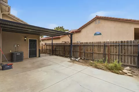 Exterior - 2234 N Carson Ct, Visalia, CA 93291 photo 8 of 17