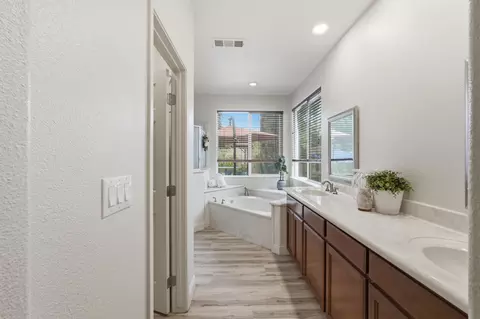 Entry Way - 2234 N Carson Ct, Visalia, CA 93291 photo 5 of 6