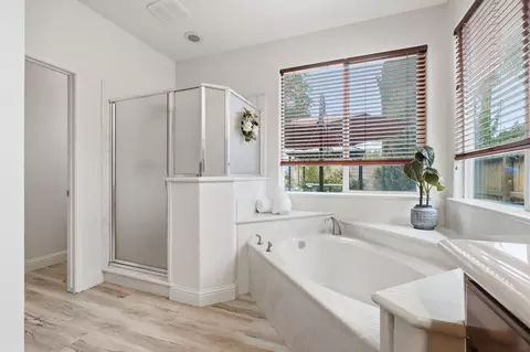 Bath - 2234 N Carson Ct, Visalia, CA 93291 photo 8 of 9