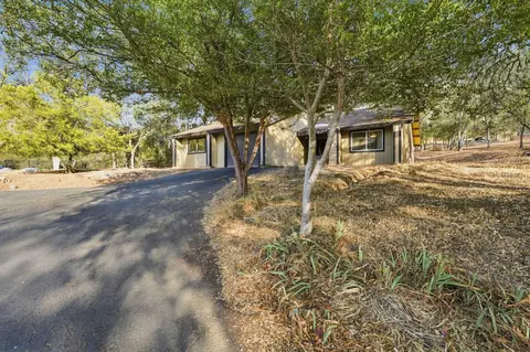 Exterior - 41113 Oak Ridge Dr #A, Three Rivers, CA 93271 photo 3 of 10