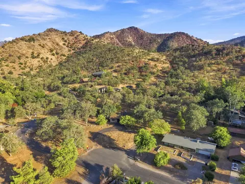 View/Area - 41113 Oak Ridge Dr #A, Three Rivers, CA 93271 photo 6 of 8