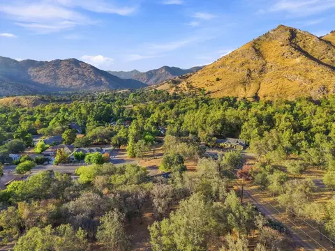 View/Area - 41113 Oak Ridge Dr #A, Three Rivers, CA 93271 photo 1 of 8