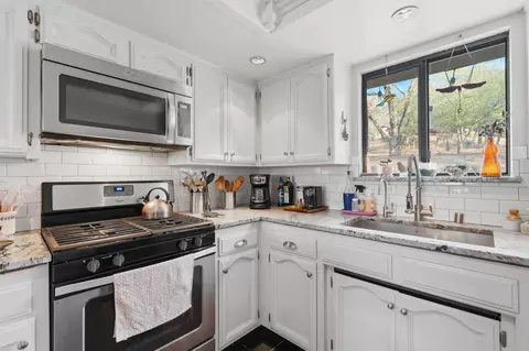 Kitchen - 41113 Oak Ridge Dr #A, Three Rivers, CA 93271 photo 2 of 4