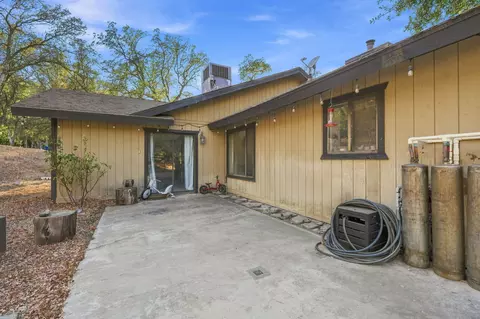 Exterior - 41113 Oak Ridge Dr #A, Three Rivers, CA 93271 photo 9 of 10