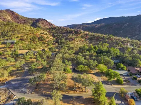 View/Area - 41113 Oak Ridge Dr #A, Three Rivers, CA 93271 photo 7 of 8
