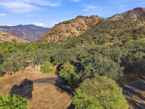 View/Area - 41113 Oak Ridge Dr #A, Three Rivers, CA 93271 photo 5 of 8