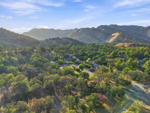 View/Area - 41113 Oak Ridge Dr #A, Three Rivers, CA 93271 photo 2 of 8