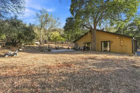 Exterior - 41113 Oak Ridge Dr #A, Three Rivers, CA 93271 photo 6 of 10