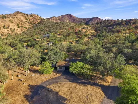 View/Area - 41113 Oak Ridge Dr #A, Three Rivers, CA 93271 photo 4 of 8