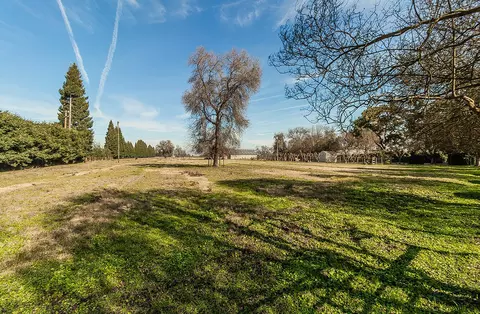 Exterior - 3670 S Newmark Ave, Sanger, CA 93657 photo 45 of 51