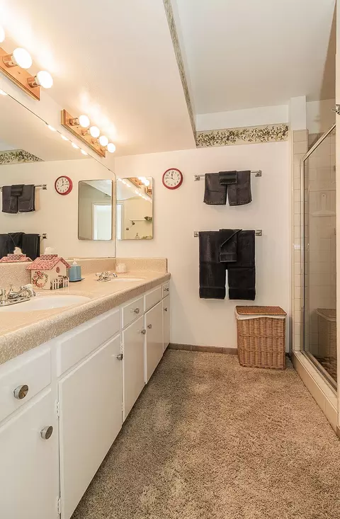 Bath - 3670 S Newmark Ave, Sanger, CA 93657 photo 5 of 7