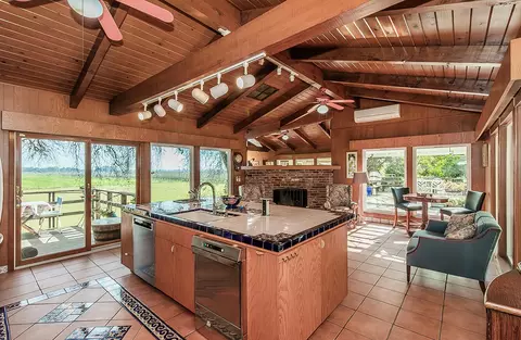Kitchen - 3670 S Newmark Ave, Sanger, CA 93657 photo 4 of 6