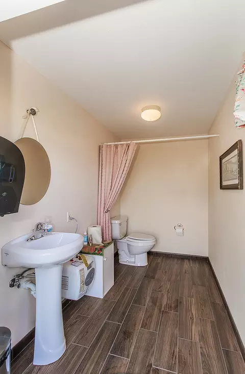 Bath - 3670 S Newmark Ave, Sanger, CA 93657 photo 6 of 7