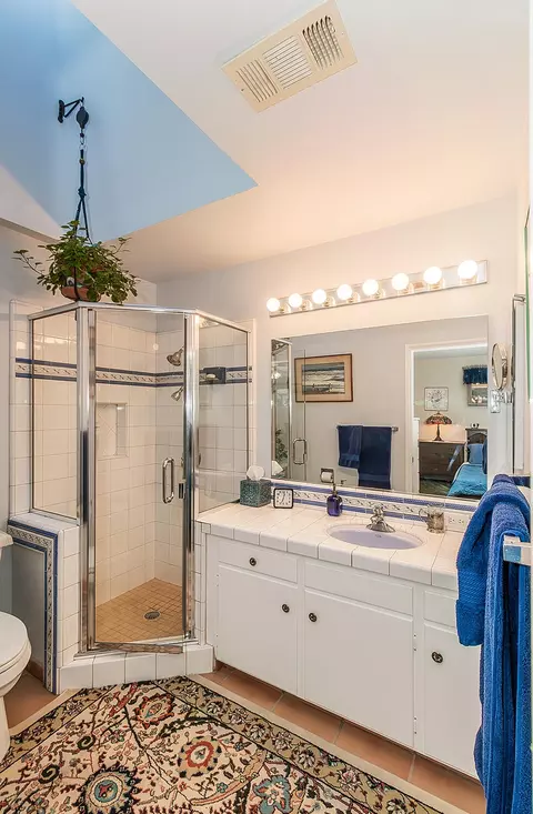 Bath - 3670 S Newmark Ave, Sanger, CA 93657 photo 2 of 7