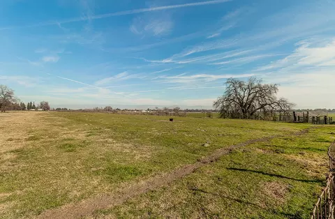 Exterior - 3670 S Newmark Ave, Sanger, CA 93657 photo 44 of 51