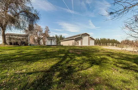 Exterior - 3670 S Newmark Ave, Sanger, CA 93657 photo 39 of 51