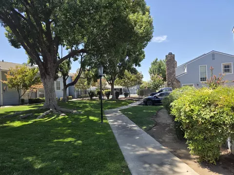 Exterior - 1468 Mayflower Way, Clovis, CA 93612 photo 7 of 8
