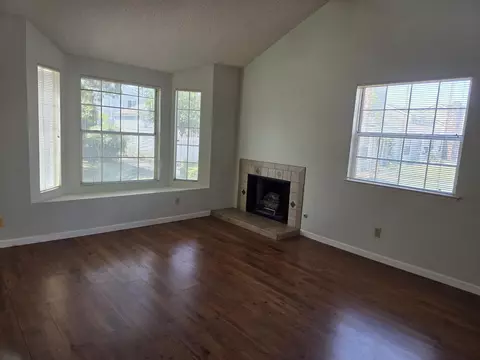 Living - 1468 Mayflower Way, Clovis, CA 93612 photo 2 of 2