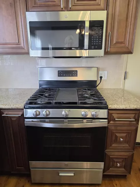 Kitchen - 1468 Mayflower Way, Clovis, CA 93612 photo 3 of 5
