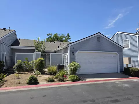 Exterior - 1468 Mayflower Way, Clovis, CA 93612 photo 2 of 8