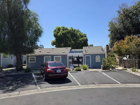 Exterior - 1468 Mayflower Way, Clovis, CA 93612 photo 8 of 8