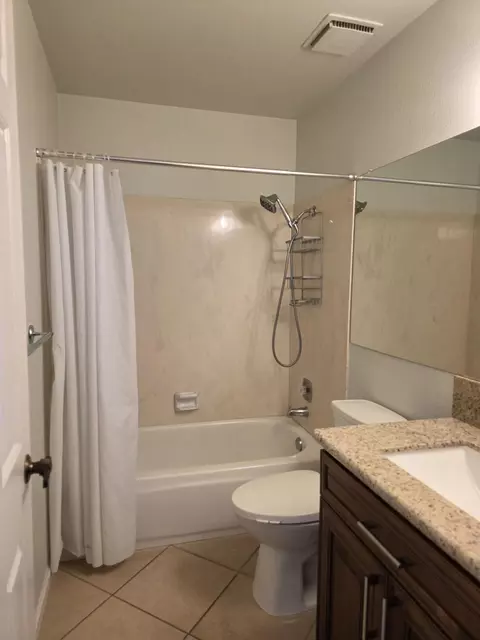 Bath - 1468 Mayflower Way, Clovis, CA 93612 photo 2 of 2