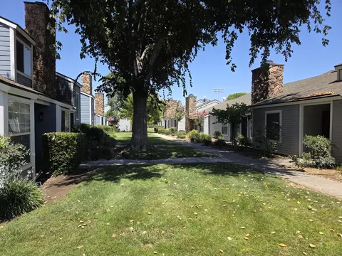 Exterior - 1468 Mayflower Way, Clovis, CA 93612 photo 4 of 8