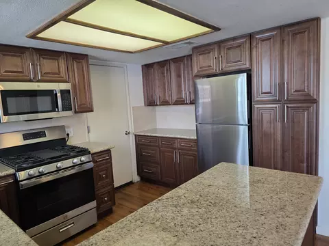 Kitchen - 1468 Mayflower Way, Clovis, CA 93612 photo 4 of 5