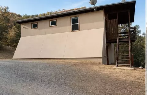 Exterior - 41110 Blossom Dr, Three Rivers, CA 93271 photo 2 of 4