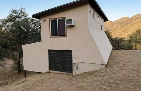 Exterior - 41110 Blossom Dr, Three Rivers, CA 93271 photo 3 of 4